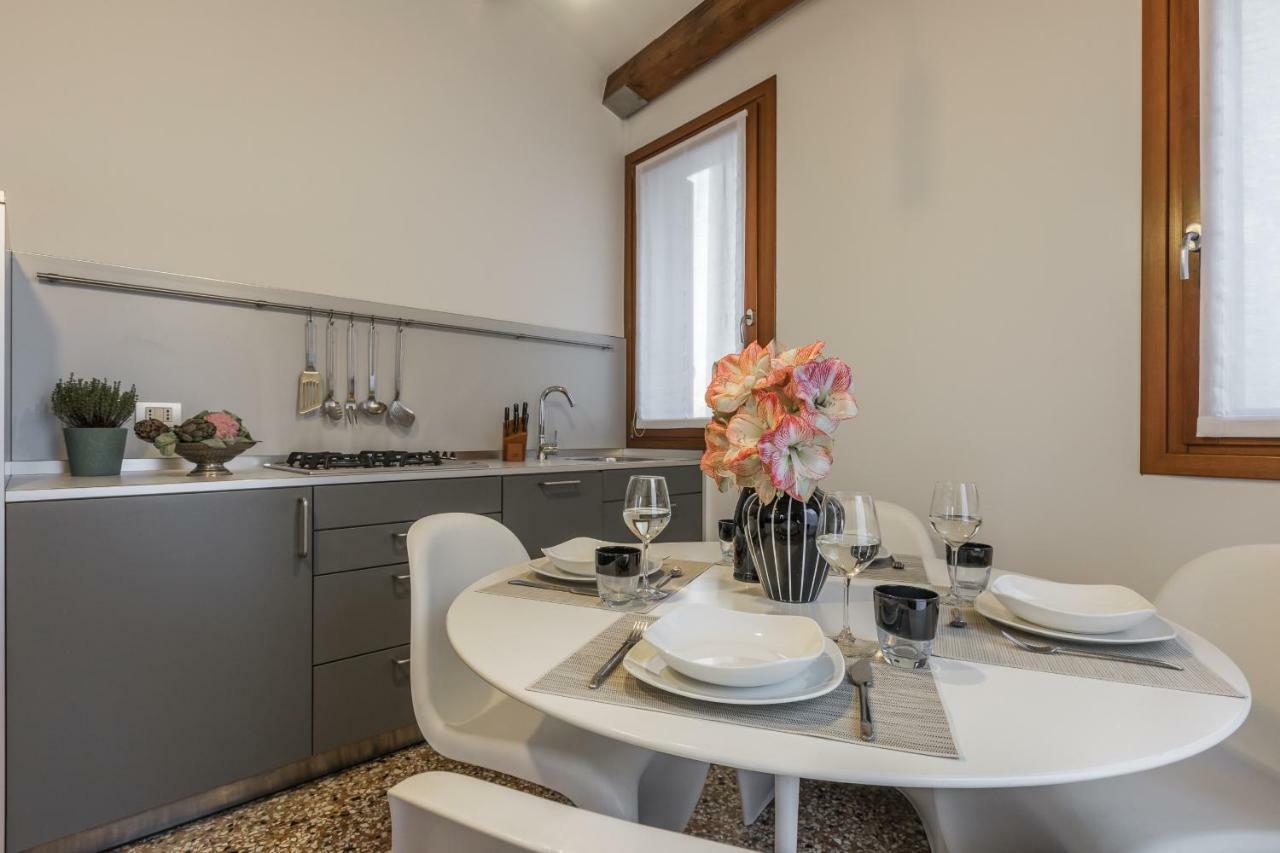 Ca' Della Frutta Venetian Apartment Exterior photo
